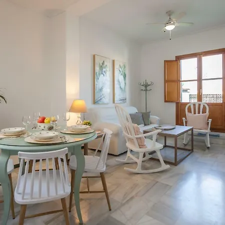 Atico San Laureano Centro Apartment *